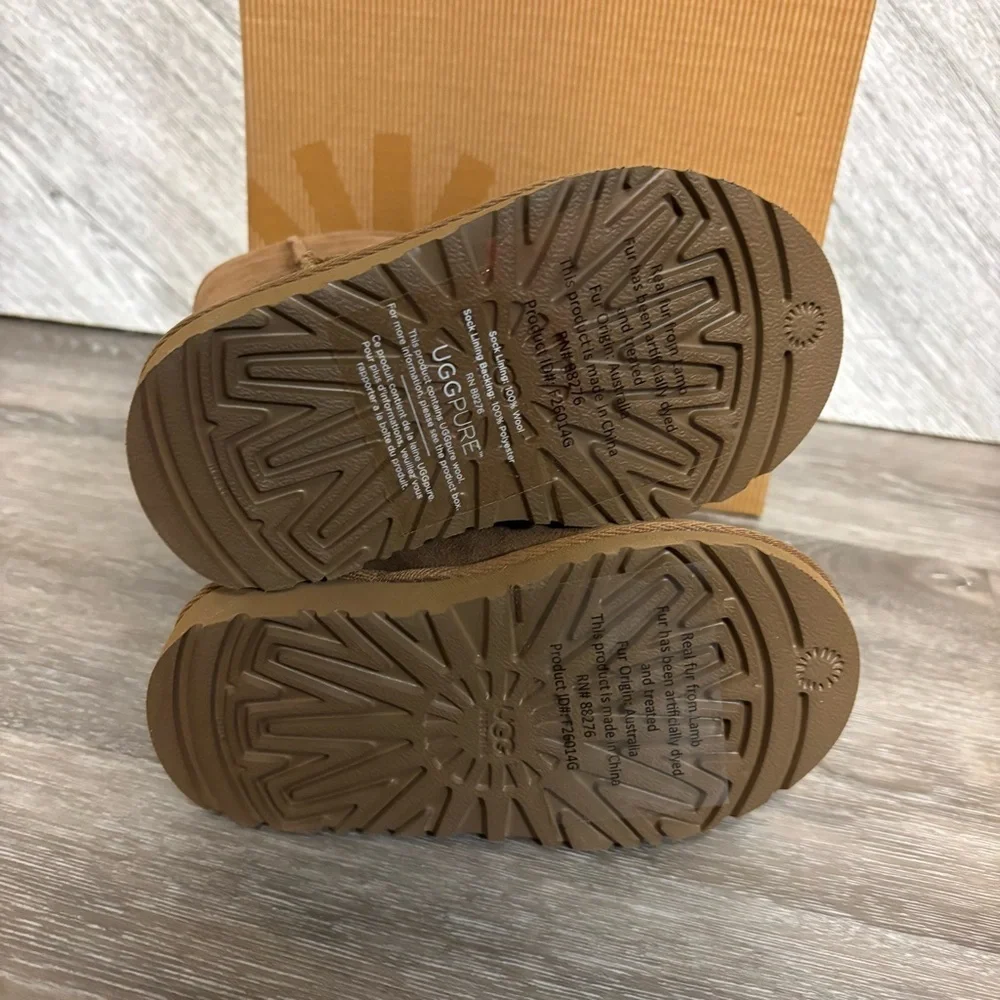 UGG Australia | Classic Sheepskin Boots In Chestnut Size 7 NEW Toddler Kids